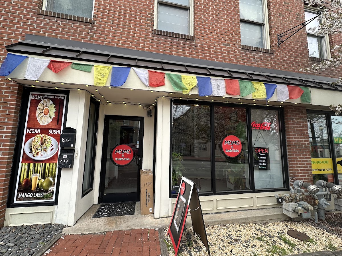Momo & Sushi Cafe